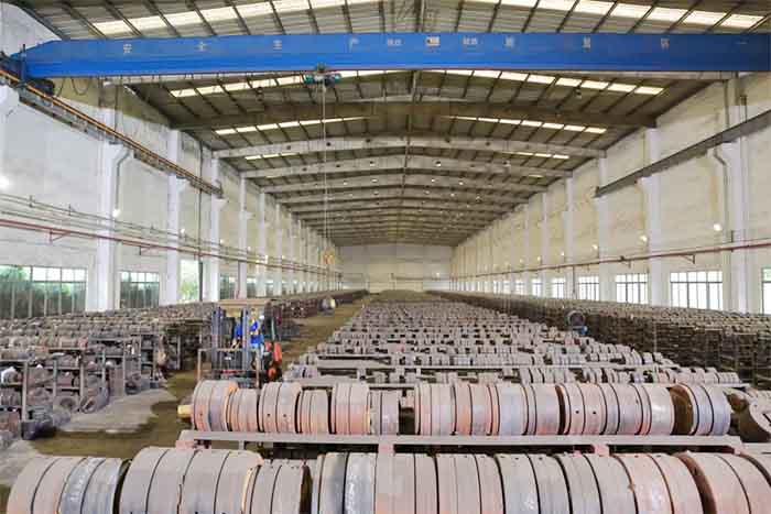 鋁型材開(kāi)模定制模具車(chē)間-工業(yè)鋁型材生產(chǎn)廠(chǎng)家